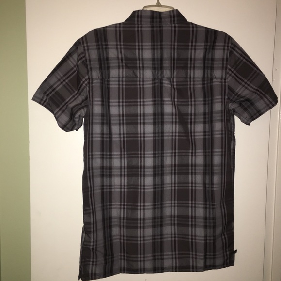 The North Face button down short sleeve shirt. - Picture 7 of 8